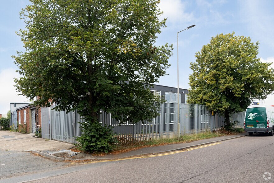 Travellers Ln, North Mymms en venta - Foto del edificio - Imagen 2 de 12