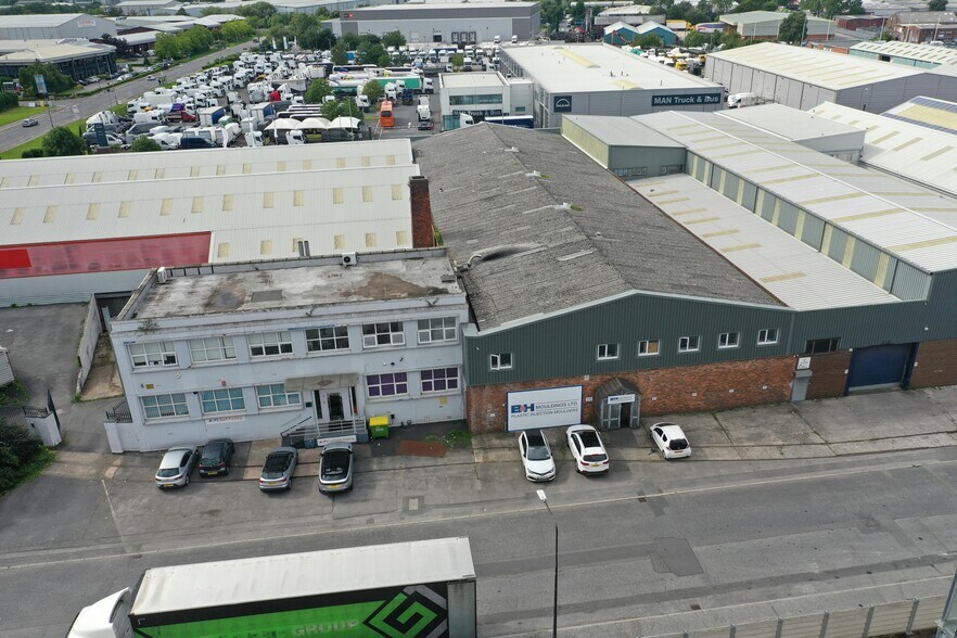 Lyons Road, Trafford Park, Manchester en alquiler - Foto del edificio - Imagen 2 de 14