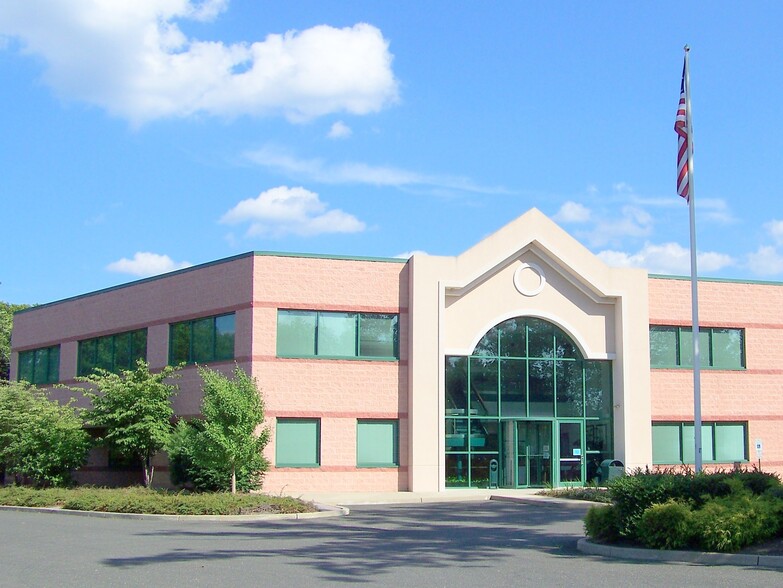 40 Industrial Way E, Eatontown, NJ en alquiler - Foto del edificio - Imagen 1 de 7