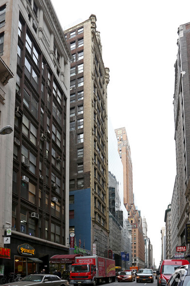 7 W 45th St, New York, NY en alquiler - Foto del edificio - Imagen 2 de 11