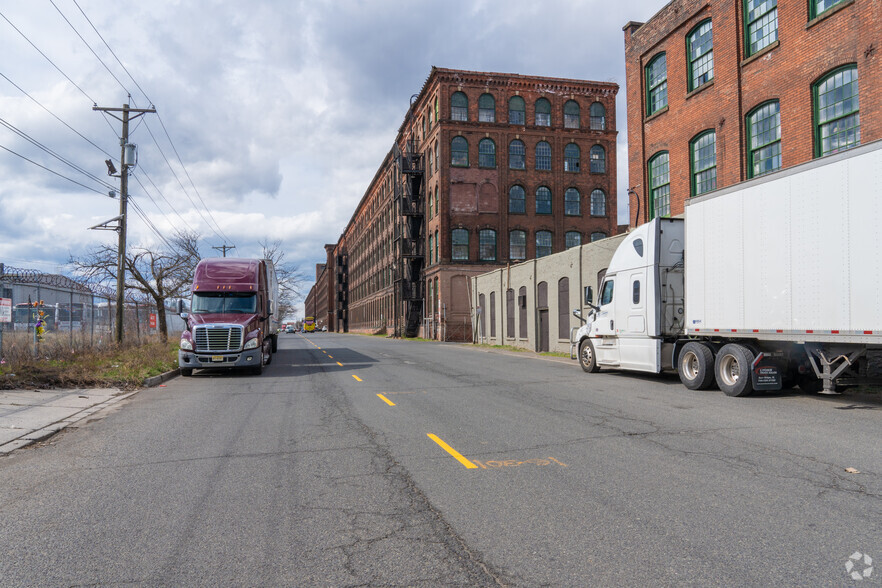 107 Trumbull St, Elizabeth, NJ en alquiler - Foto del edificio - Imagen 2 de 3