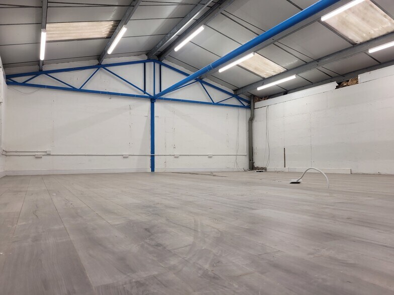 315 Drakemire Dr, Glasgow en alquiler - Foto del edificio - Imagen 2 de 7