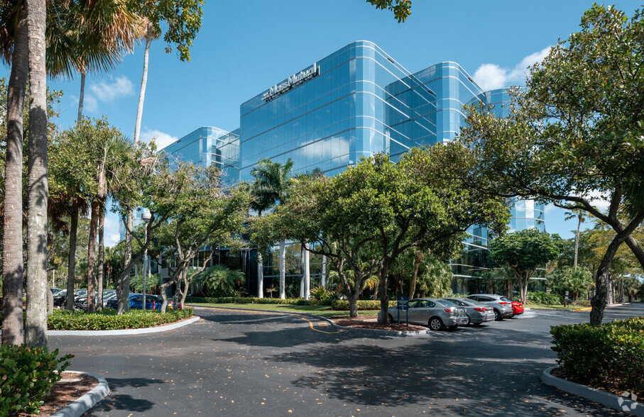 1000 Corporate Dr, Fort Lauderdale, FL en alquiler - Foto del edificio - Imagen 3 de 6