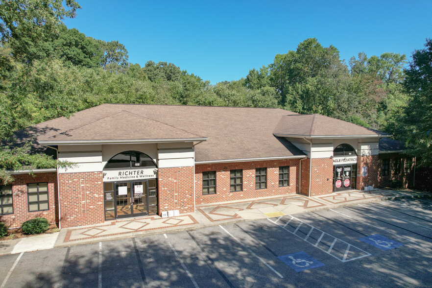 5500 W Friendly Ave, Greensboro, NC en alquiler - Foto del edificio - Imagen 2 de 6