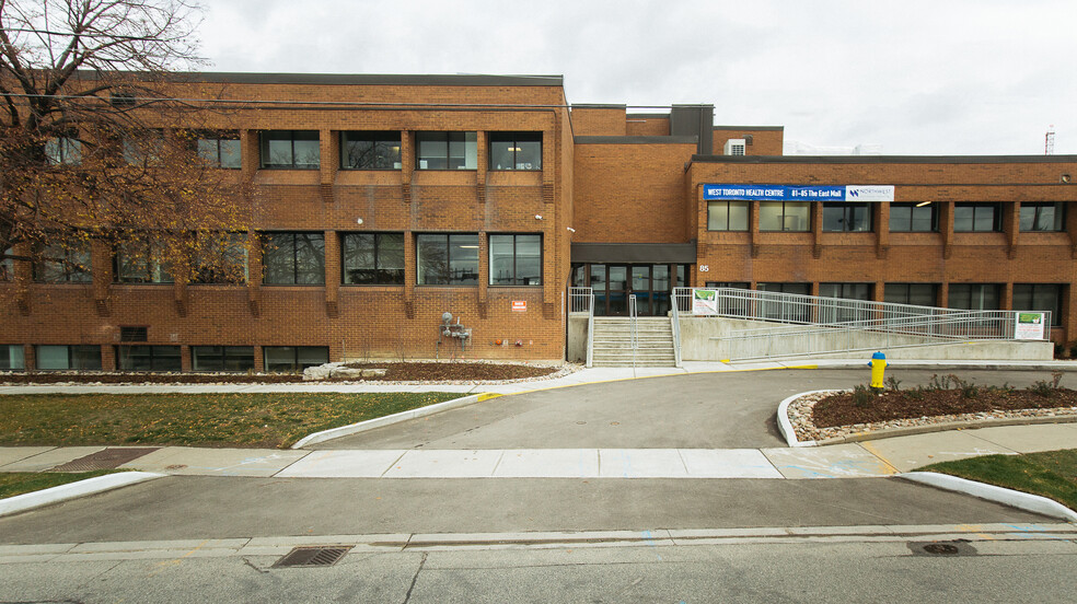 85 The East Mall, Toronto, ON en alquiler - Foto del edificio - Imagen 2 de 5