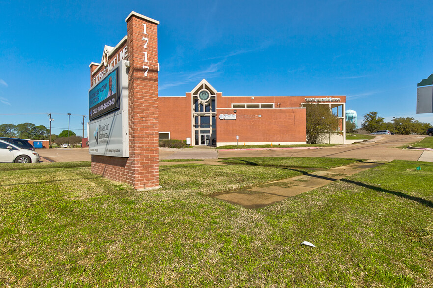 1717 Precinct Line Rd, Hurst, TX en alquiler - Foto del edificio - Imagen 3 de 21