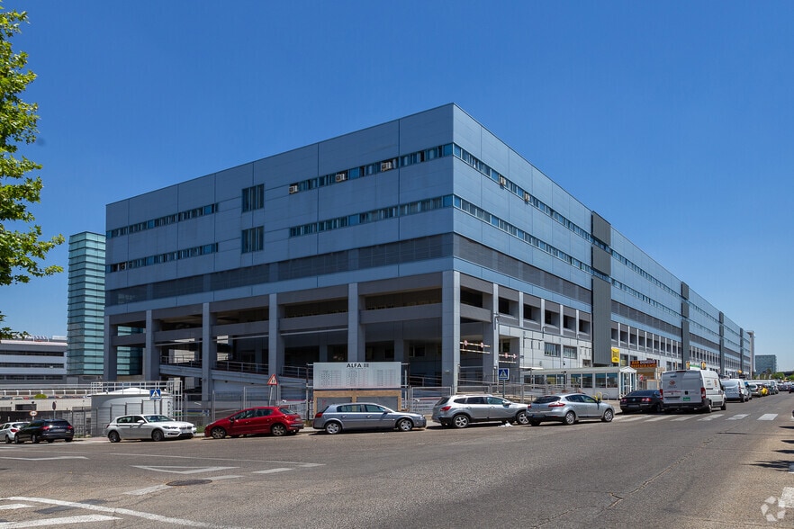 Calle de Isabel Colbrand, 10-12, Madrid, Madrid en alquiler - Foto del edificio - Imagen 2 de 3