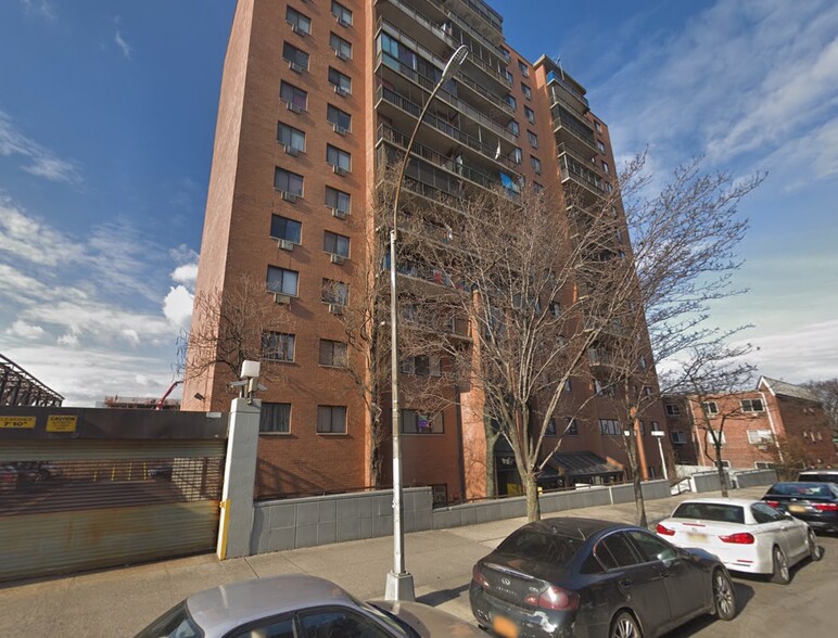 3520 147th St, Flushing, NY en alquiler - Foto del edificio - Imagen 3 de 3