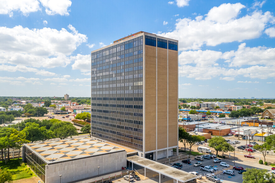 400 S Zang Blvd, Dallas, TX en alquiler - Foto del edificio - Imagen 1 de 40