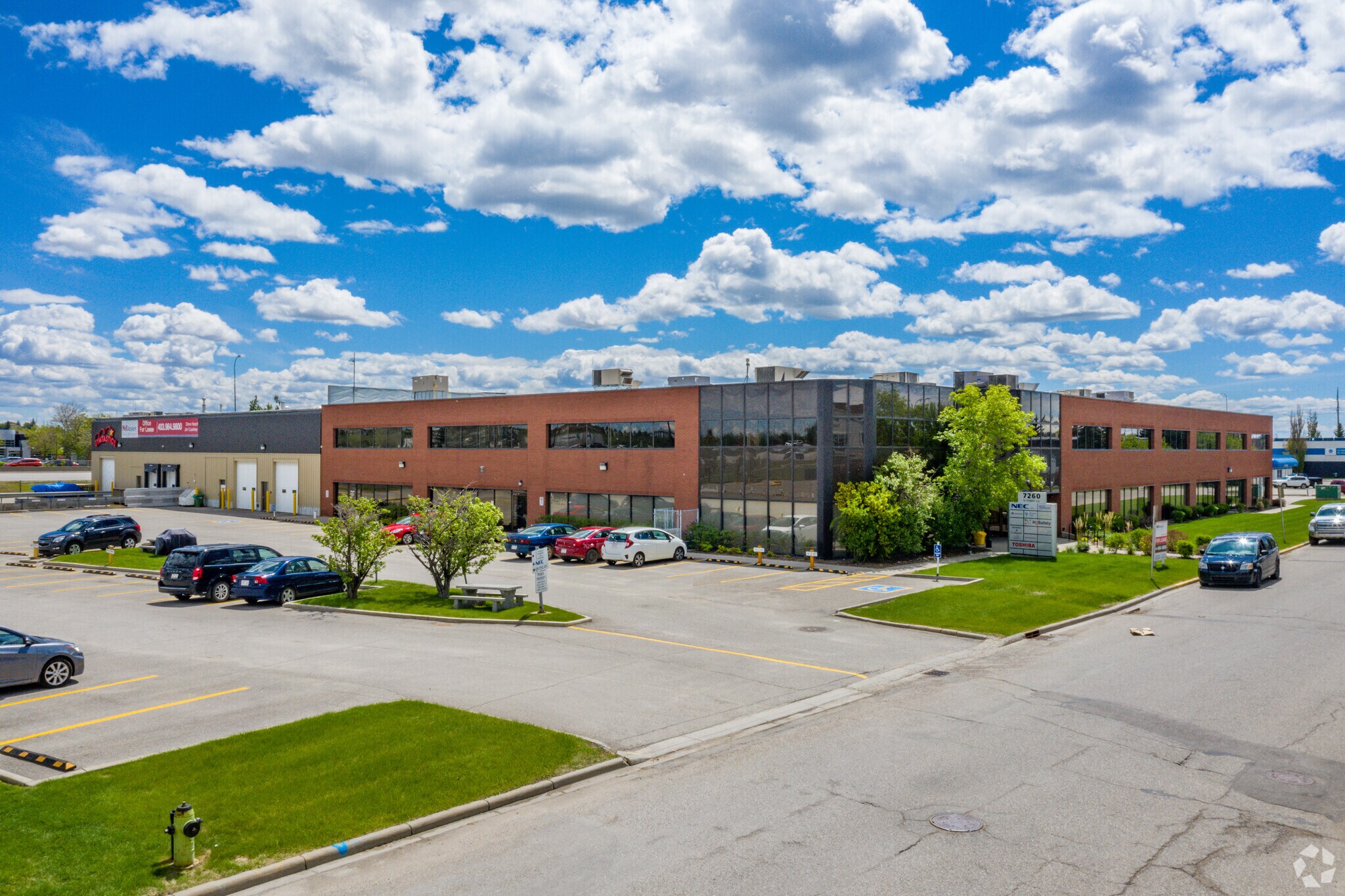 7260 12th St SE, Calgary, AB en alquiler Foto del edificio- Imagen 1 de 10