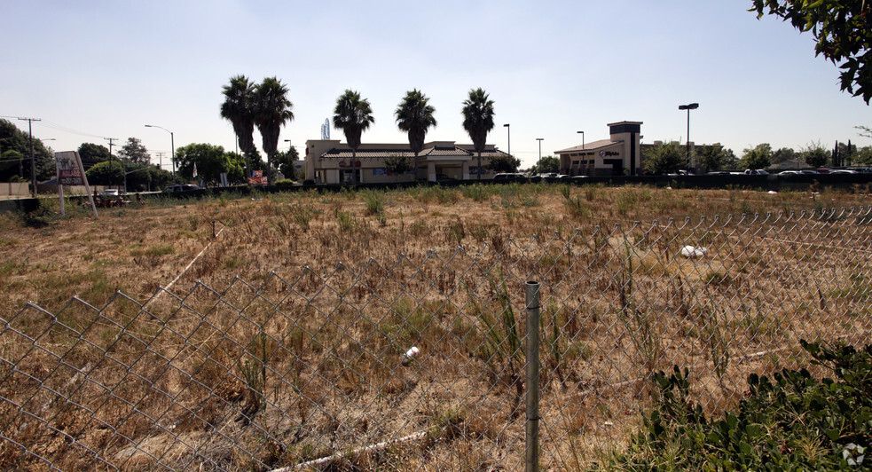 2554 S Vineyard Ave, Ontario, CA en alquiler - Foto del edificio - Imagen 2 de 6