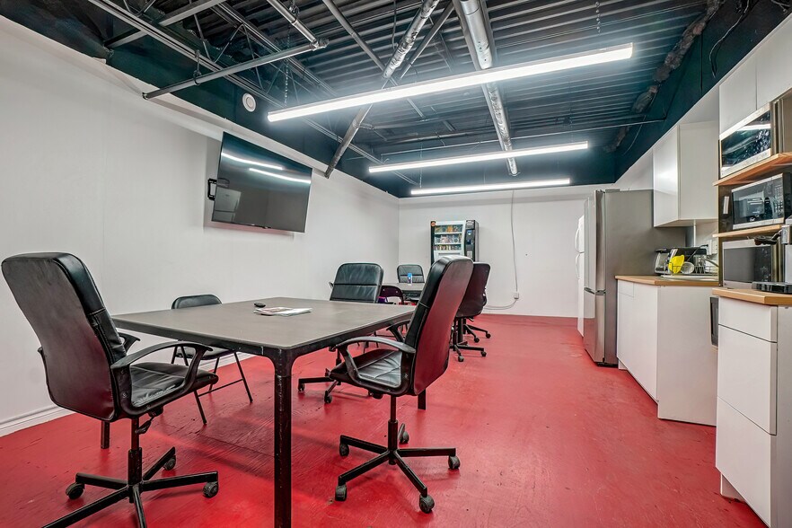 1390 Rue Newton, Boucherville, QC en alquiler - Foto del edificio - Imagen 3 de 20