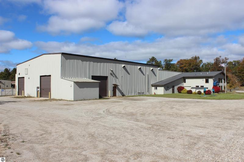 758 Isenhauer Rd, Grayling, MI en venta - Foto del edificio - Imagen 3 de 22