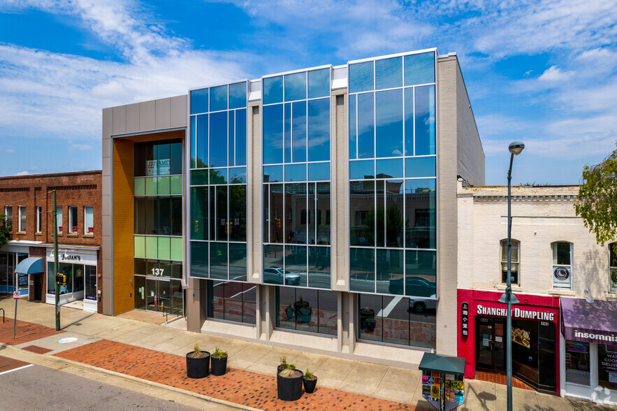 137 E Franklin St, Chapel Hill, NC en alquiler - Foto del edificio - Imagen 1 de 12