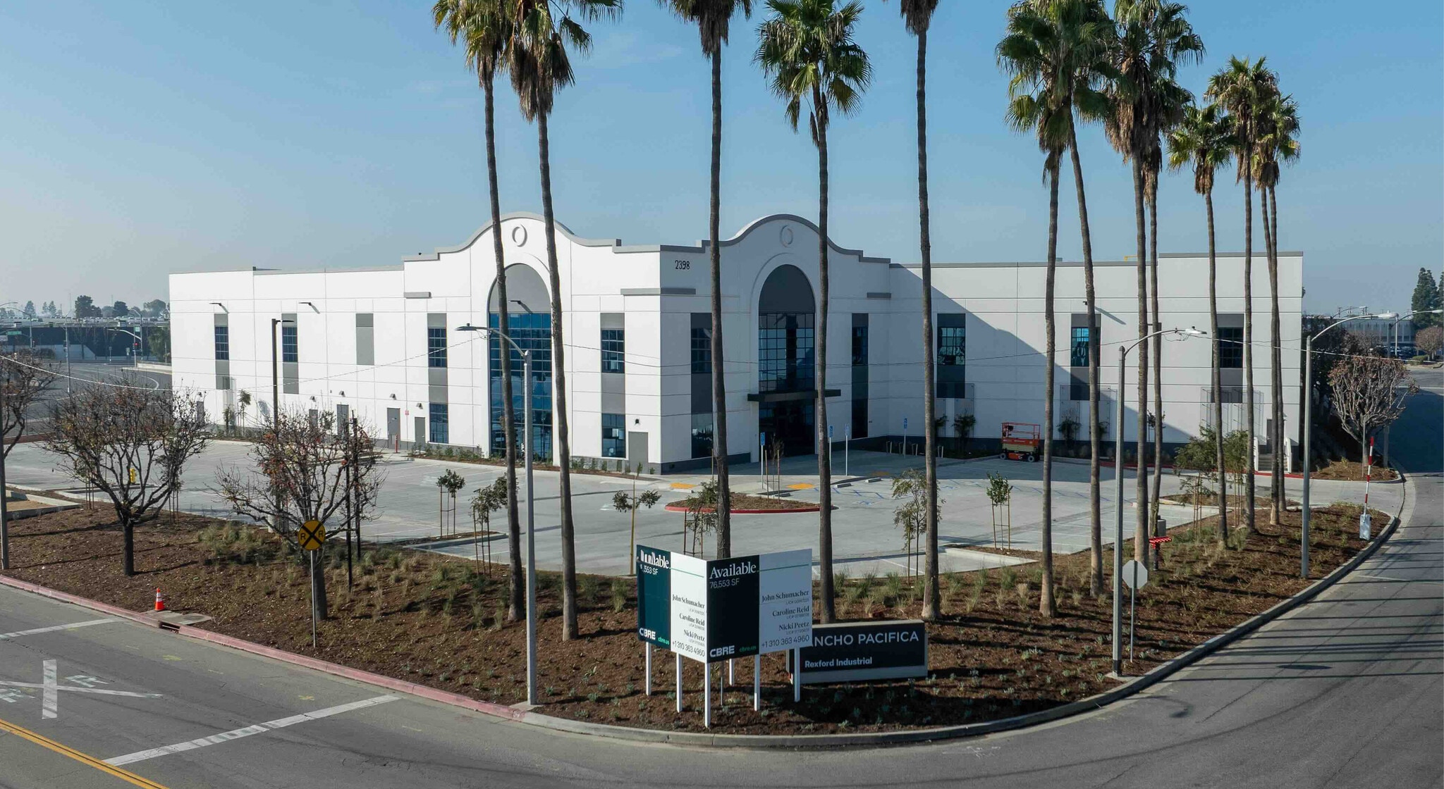 2301-2329 E Pacifica Pl, Rancho Dominguez, CA en alquiler Foto del edificio- Imagen 1 de 3