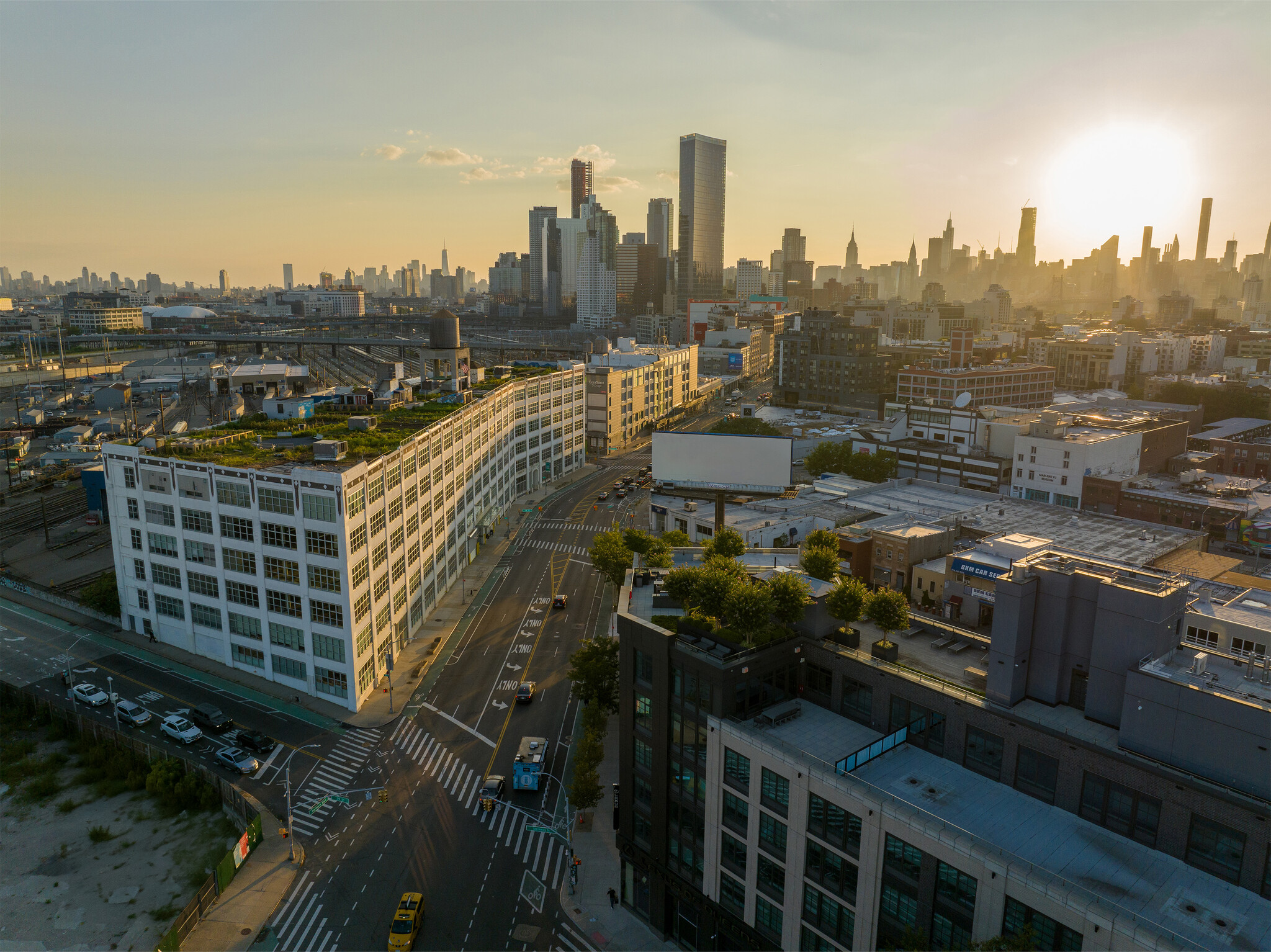 37-18 Northern Blvd, Long Island City, NY en alquiler Foto del edificio- Imagen 1 de 18