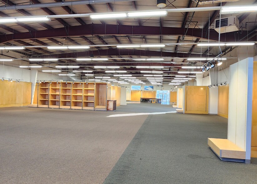 10951 170 STREET NW cartera de 2 inmuebles en venta en LoopNet.es - Foto del edificio - Imagen 2 de 9