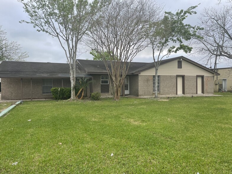 104 Pecan Dr, Friendswood, TX en alquiler - Foto principal - Imagen 1 de 5