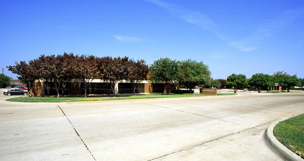 2033 Chenault Dr, Carrollton, TX en alquiler - Foto del edificio - Imagen 2 de 5