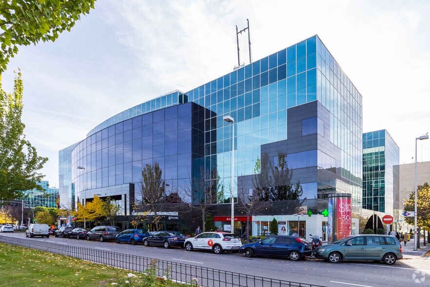Avenida del Partenón, 8-10, Madrid, Madrid en venta - Foto del edificio - Imagen 3 de 6