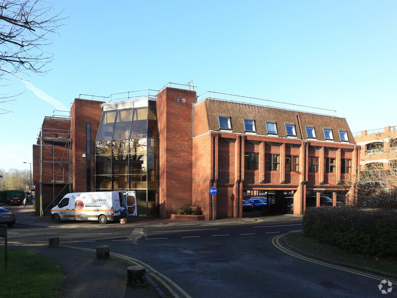 Bancroft Rd, Reigate en alquiler - Foto del edificio - Imagen 2 de 2