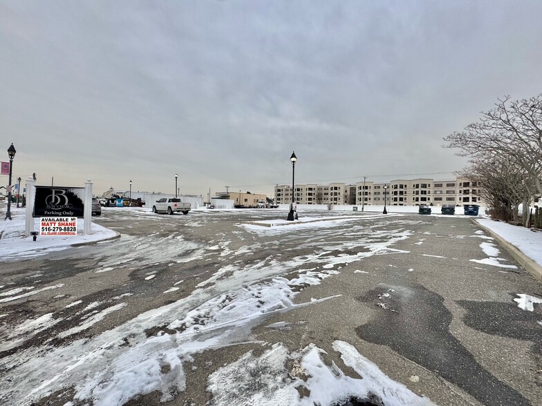 395-397 Woodcleft Ave, Freeport, NY en venta - Foto del edificio - Imagen 2 de 34