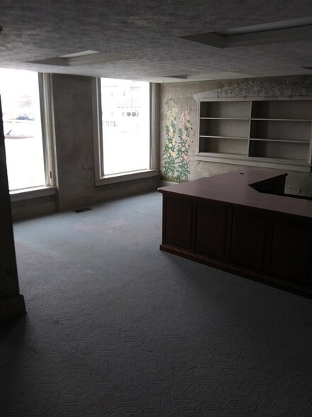 228 E Washington St, Shelbyville, IN en alquiler - Foto del interior - Imagen 3 de 16