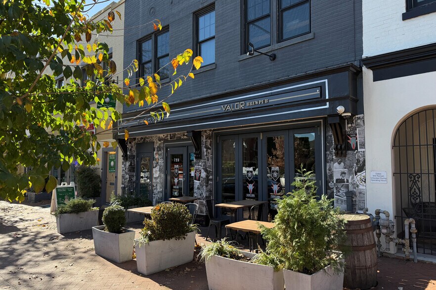723 8th St SE, Washington, DC en venta - Foto del edificio - Imagen 3 de 18