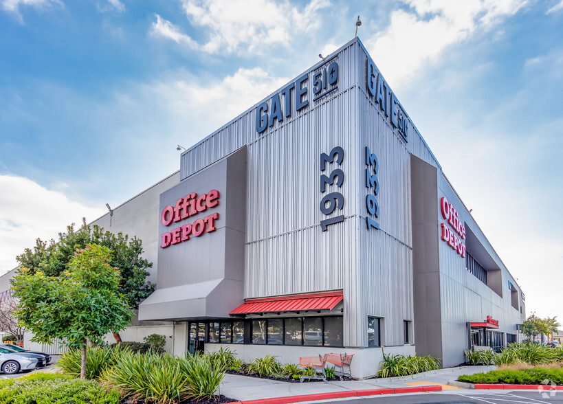 1933 Davis St, San Leandro, CA en alquiler - Foto del edificio - Imagen 1 de 9