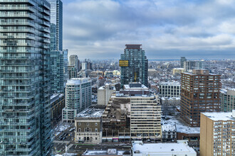 890 Yonge St, Toronto, ON - VISTA AÉREA  vista de mapa