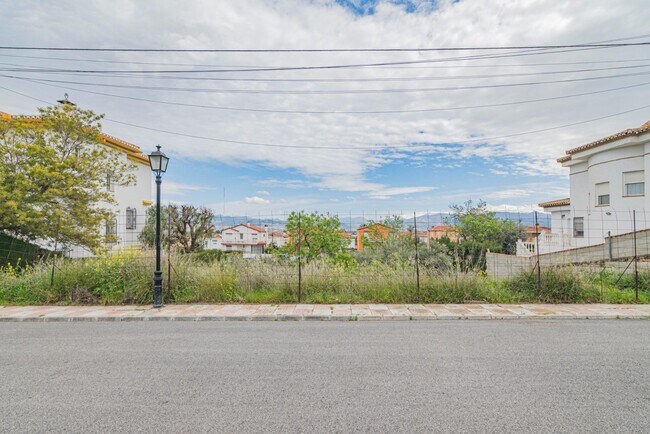 Más detalles de Calle del Jazmín, 4, Cúllar Vega - Terreno en venta