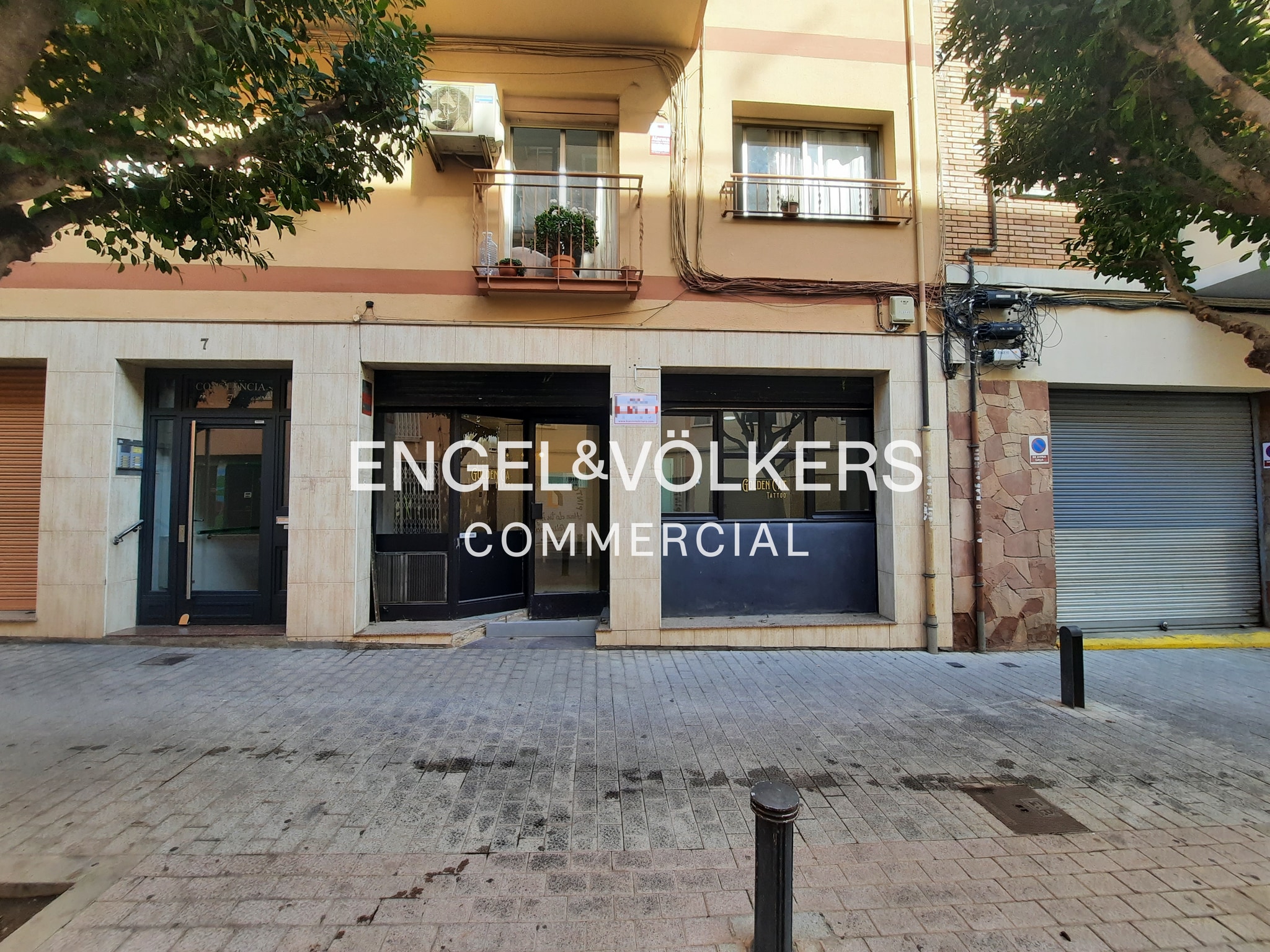 Carrer de Constància, 7, Esplugues de Llobregat, Barcelona en venta Foto principal- Imagen 1 de 5