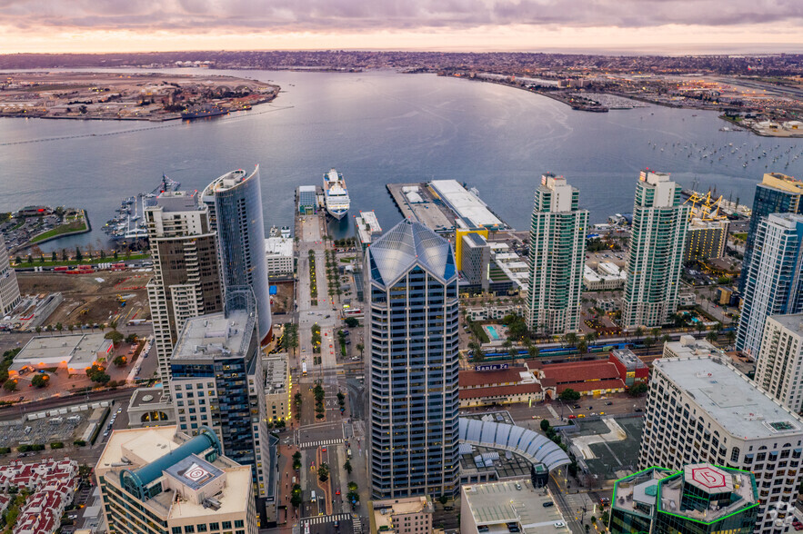 600 W Broadway, San Diego, CA en alquiler - Vista aérea - Imagen 2 de 8