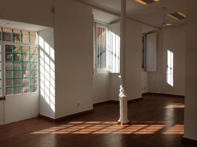 Plaza del Dos de Mayo, 5, Madrid, Madrid en alquiler - Foto del edificio - Imagen 2 de 5