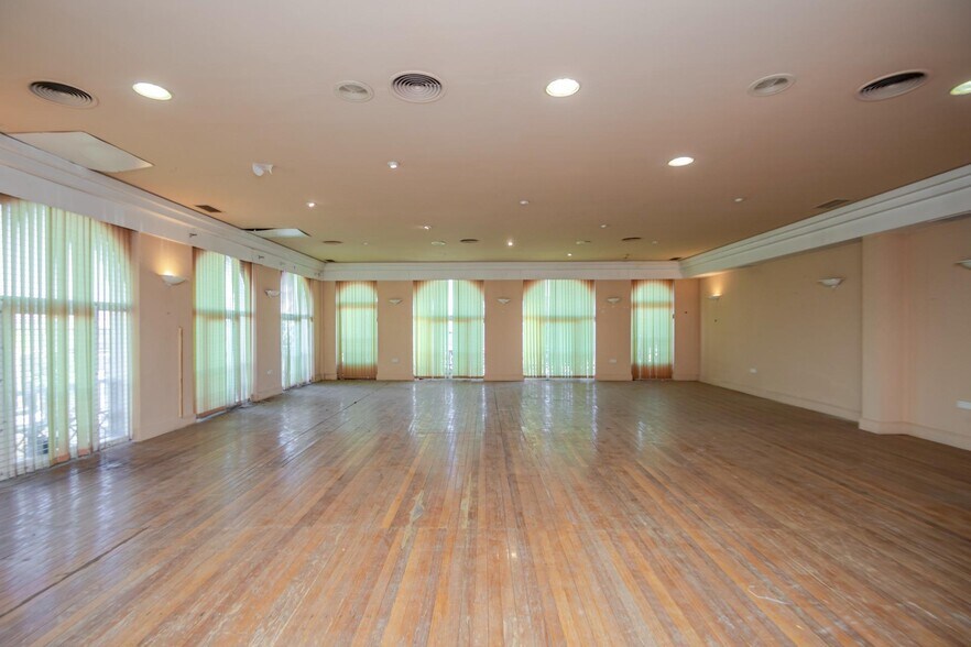 Local en Mairena del Aljarafe, Sevilla en venta - Foto del edificio - Imagen 1 de 22