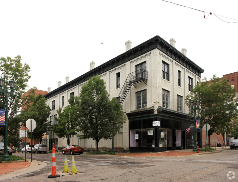 134-136 E 5th St, East Liverpool, OH en alquiler - Foto del edificio - Imagen 1 de 6