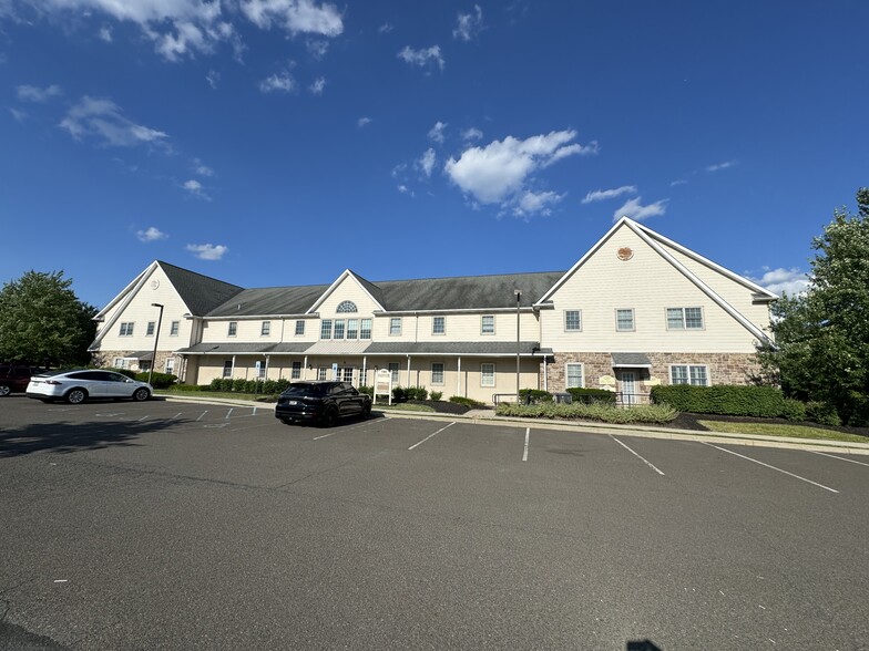 780 Newtown Yardley Rd, Newtown, PA en alquiler - Foto del edificio - Imagen 1 de 49