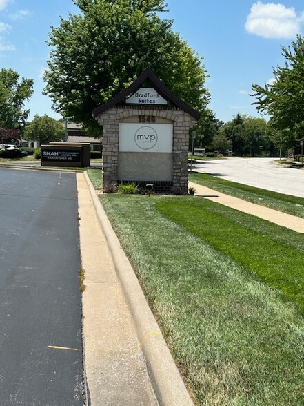 1546 E Bradford Pky, Springfield, MO en alquiler - Foto del edificio - Imagen 2 de 10