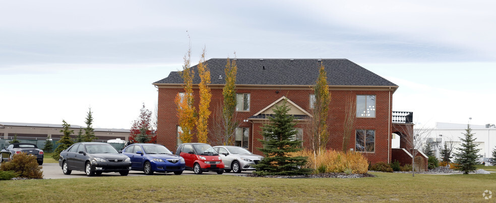 100 Commercial Dr, Calgary, AB en alquiler - Foto del edificio - Imagen 3 de 4