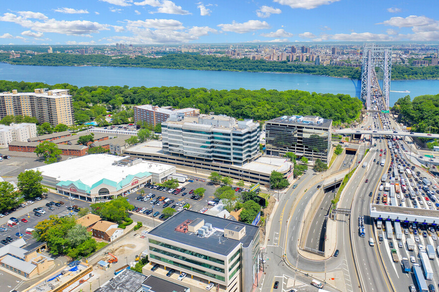 1 Bridge Plz N, Fort Lee, NJ en alquiler - Foto del edificio - Imagen 1 de 13