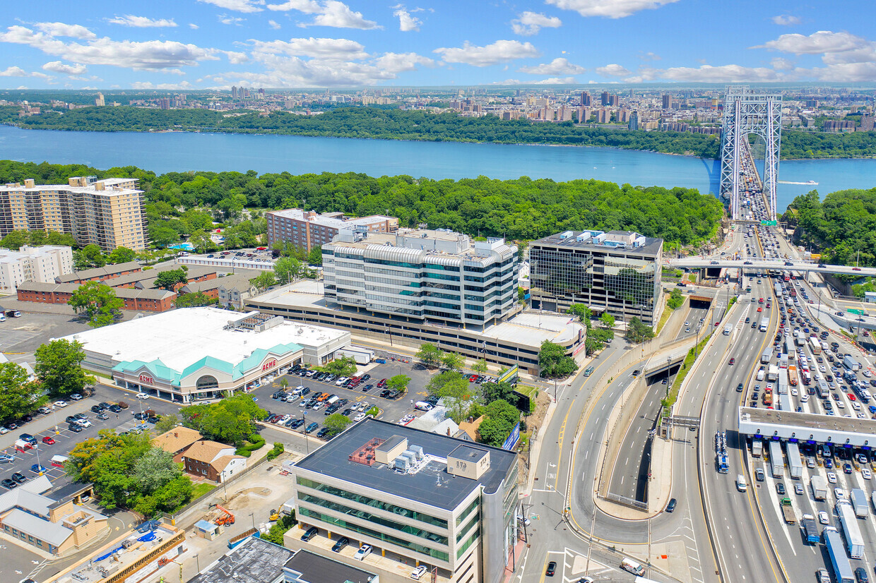 1 Bridge Plz N, Fort Lee, NJ en alquiler Foto del edificio- Imagen 1 de 15