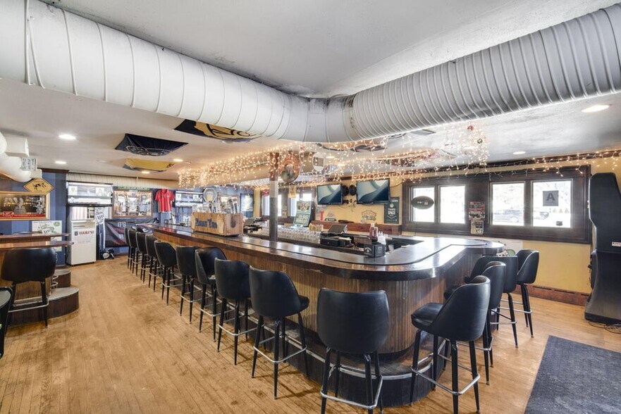 6317 W Bluemound Rd, Milwaukee, WI en venta - Foto del edificio - Imagen 3 de 25