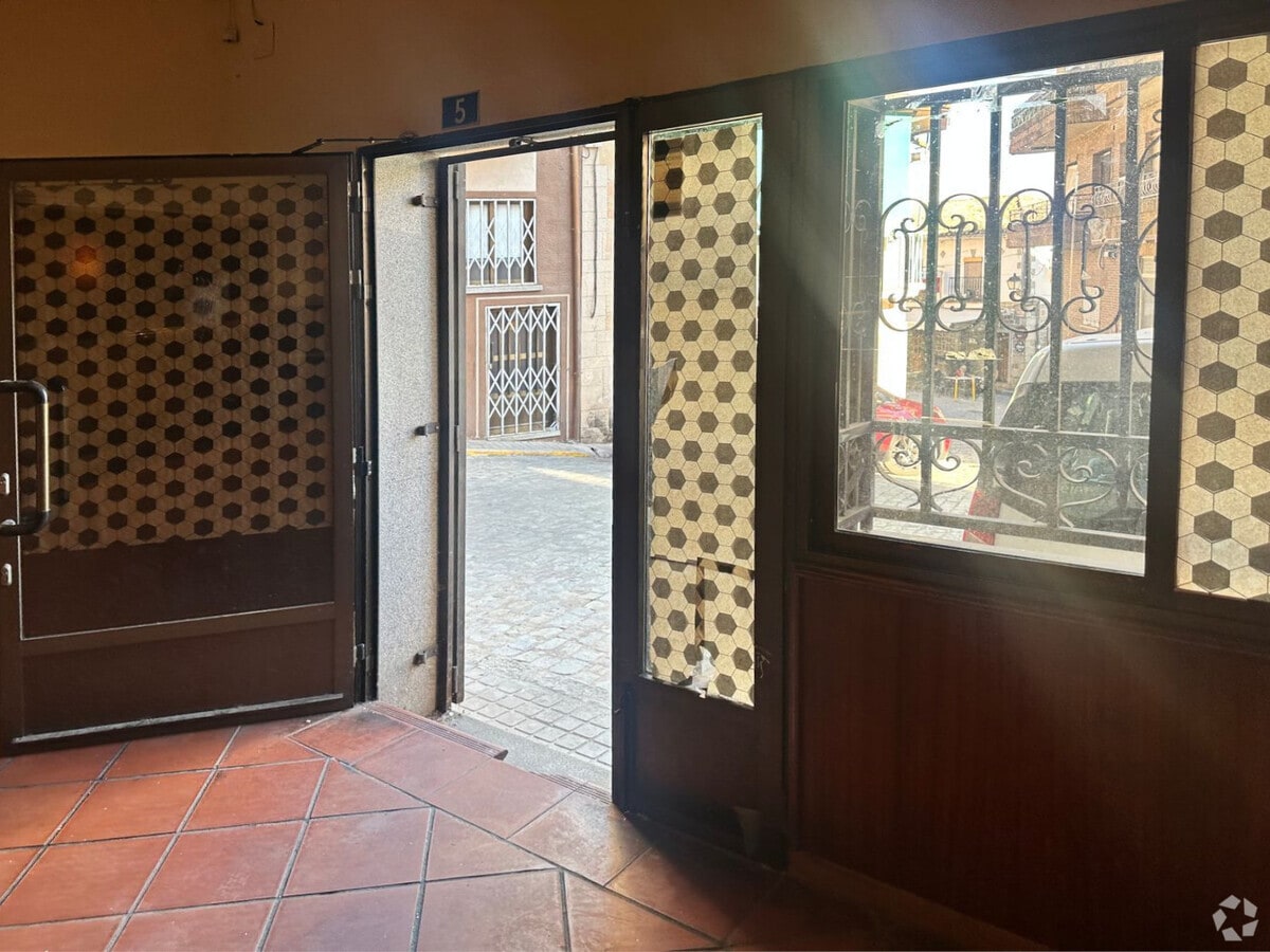 El Hoyo de Pinares, AVI 05250 - Unidad Puerta 01 -  - Foto del interior - Image 1 of 8