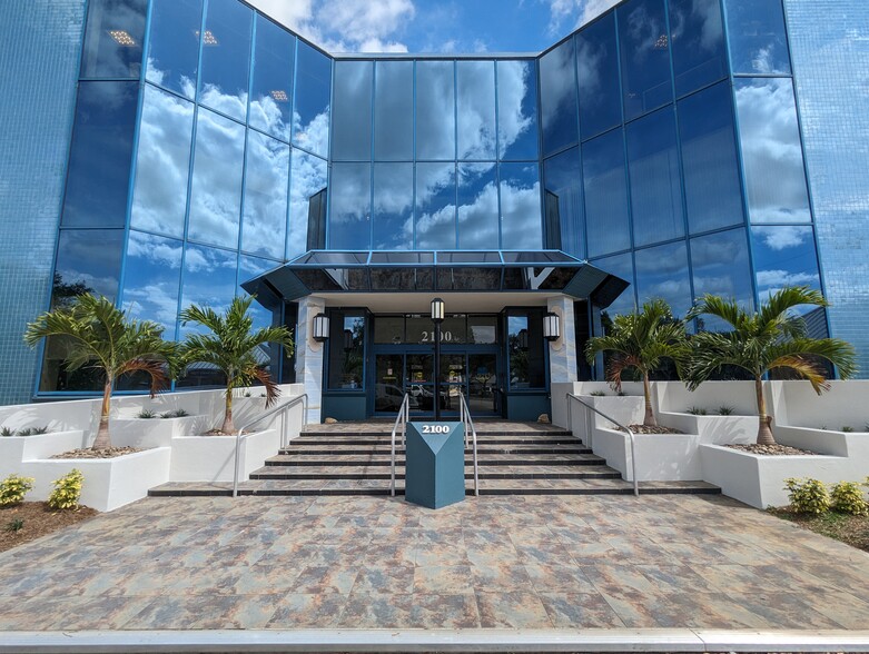 2100 SE Ocean Blvd, Stuart, FL en alquiler - Foto del edificio - Imagen 2 de 5