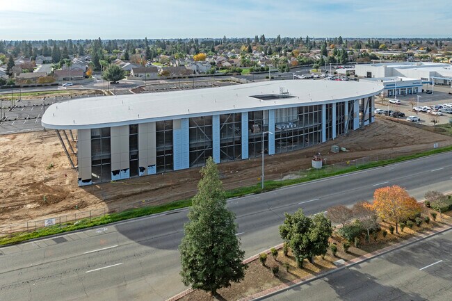 Más detalles de 700 W Herndon Ave, Clovis, CA - Oficina en alquiler
