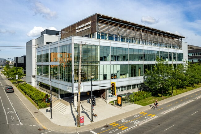 Más detalles de 2600 Rue William Tremblay, Montréal, QC - Oficina, clínica en alquiler