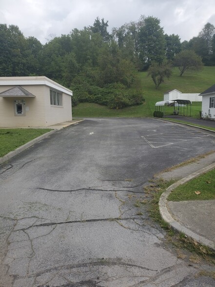 143 W Riverside Dr, North Tazewell, VA en venta - Foto del edificio - Imagen 2 de 5