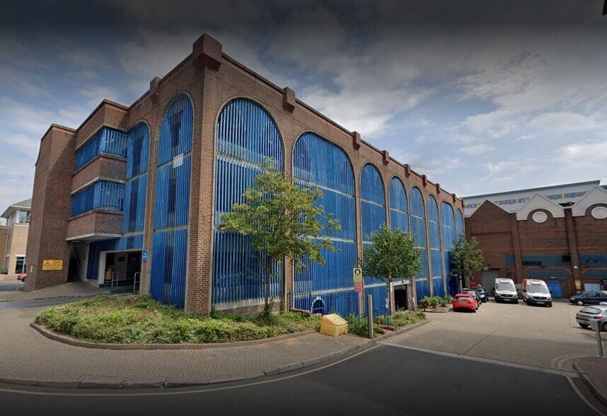 5-7 Queensway, Redhill en venta - Foto del edificio - Imagen 3 de 4