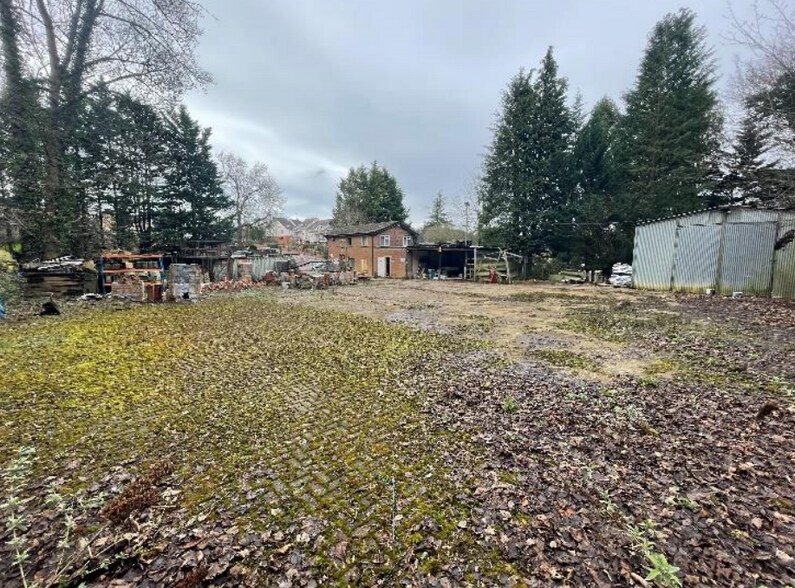 64 Holmer Green Rd, Hazlemere en venta - Foto del edificio - Imagen 2 de 4