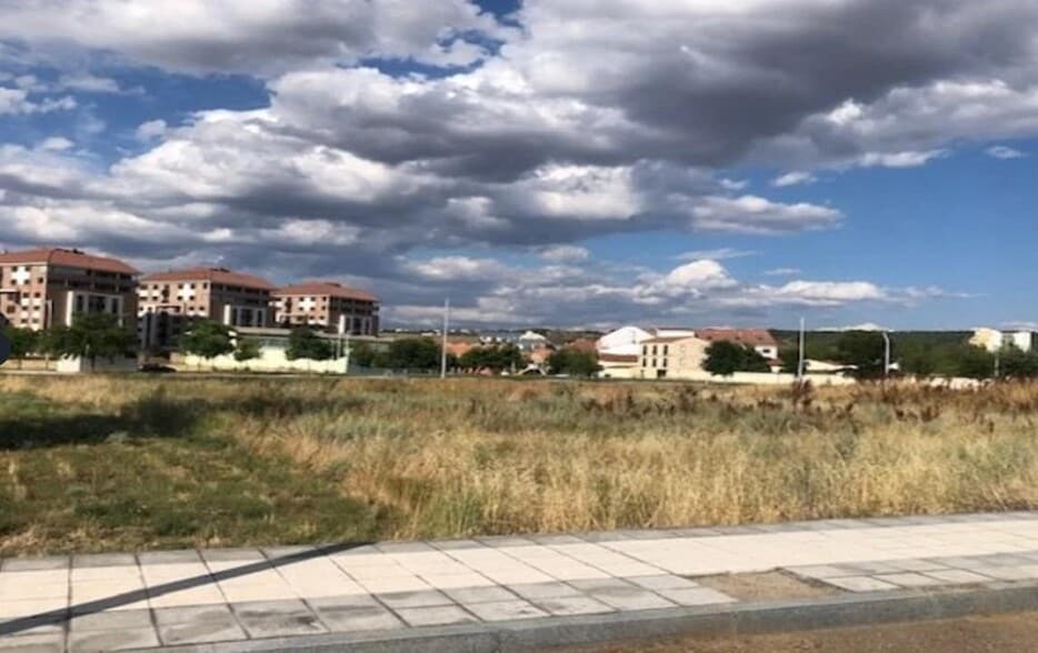 Terreno en León, León en alquiler - Foto del edificio - Imagen 1 de 4